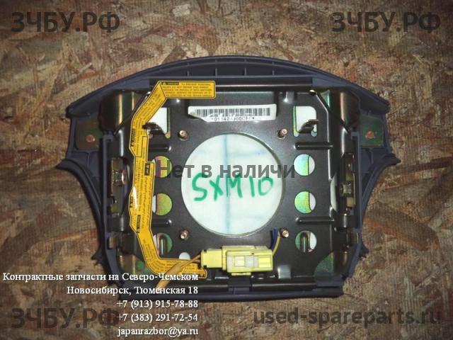 Toyota Ipsum 1 Накладка звукового сигнала (в руле)