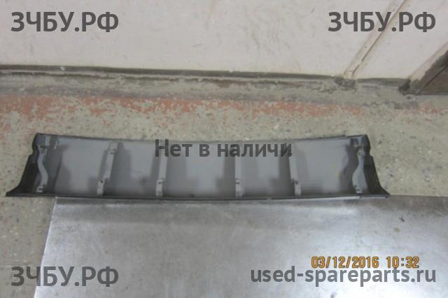 Mitsubishi Outlander 2 XL(CW) Накладка на дверь багажника