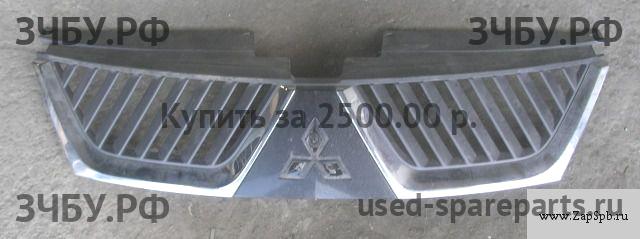 Mitsubishi Outlander 2 XL(CW) Решетка радиатора