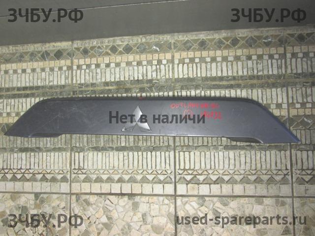 Mitsubishi Outlander 2 XL(CW) Накладка на дверь багажника