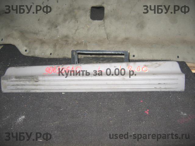 Mitsubishi L200 (3)[K6;K7] Накладка на порог (кузов внутри)