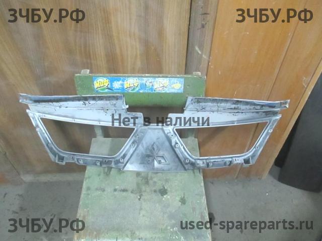 Mitsubishi Outlander 2 XL(CW) Решетка радиатора