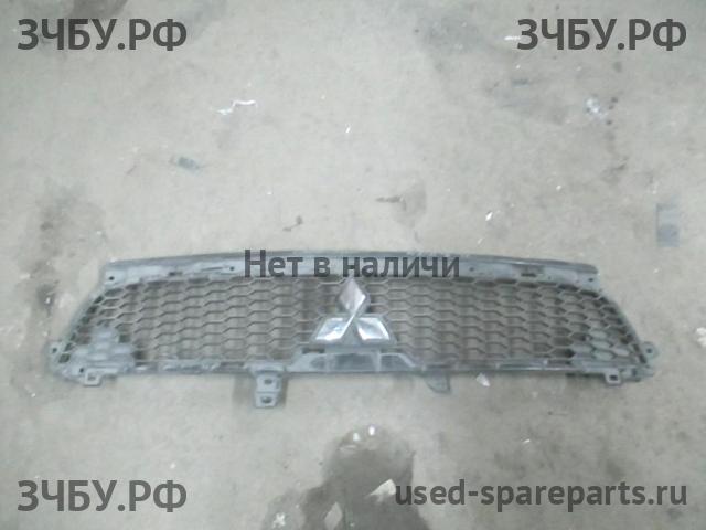Mitsubishi Outlander 2 XL(CW) Решетка радиатора