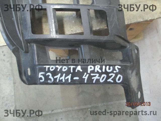 Toyota Prius (ZVW30) Решетка радиатора