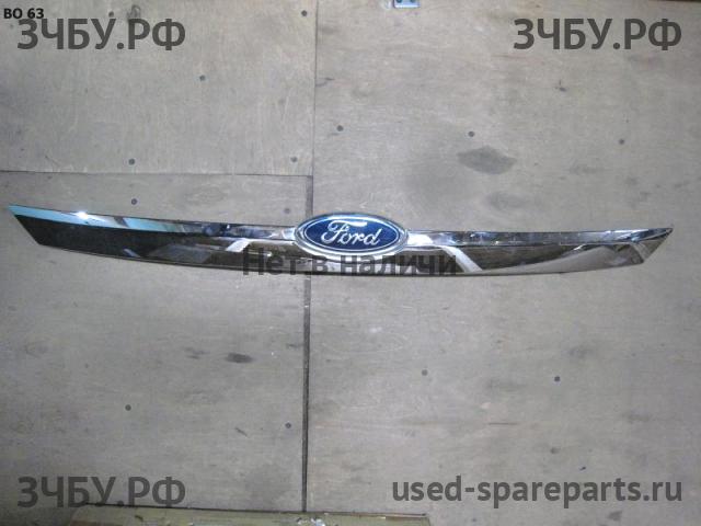 Ford Focus 2 (рестайлинг) Накладка на дверь багажника
