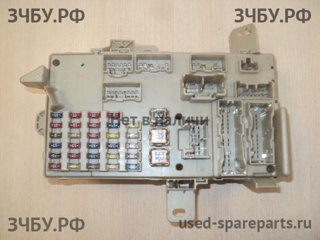 Toyota Camry 5 (V30) Блок предохранителей (в салон)