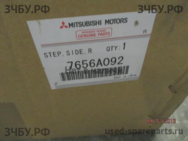 Mitsubishi Pajero/Montero 4 Подножка