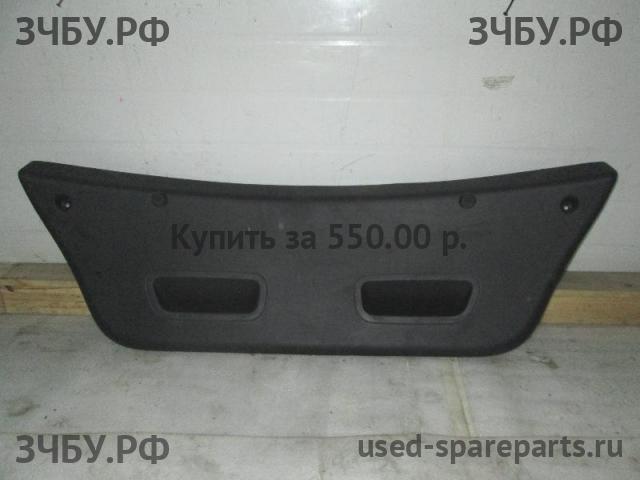 Hyundai i20 (1) Обшивка двери багажника