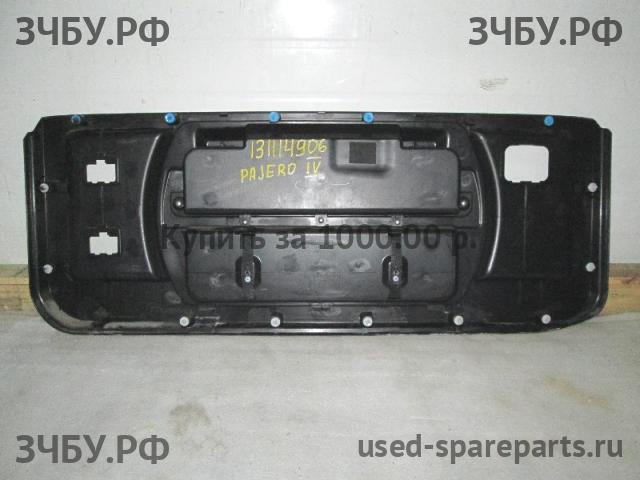 Mitsubishi Pajero/Montero 4 Обшивка двери багажника
