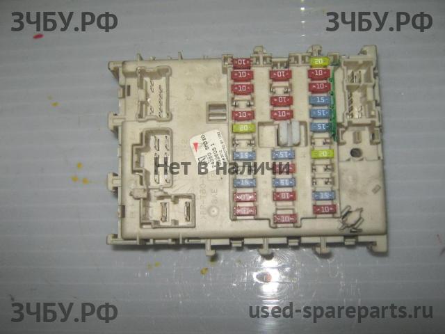 Nissan Almera 16 Блок предохранителей (в салон)
