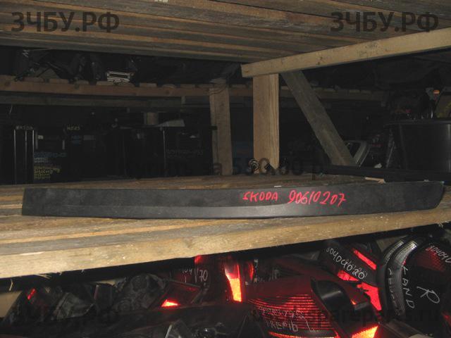 Skoda Octavia 2 (А5) Молдинг бампера переднего левый