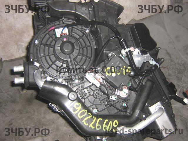 Honda Civic 8 (5D) Корпус отопителя (корпус печки)