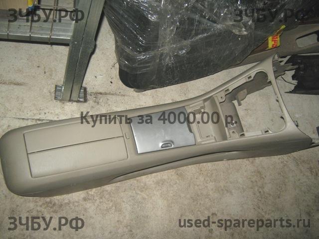 Toyota Highlander 1 Консоль между сиденьями (Подлокотник)