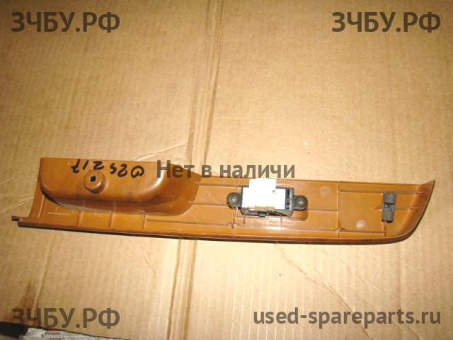 Nissan Patrol (Y61) Кнопка стеклоподъемника задняя правая