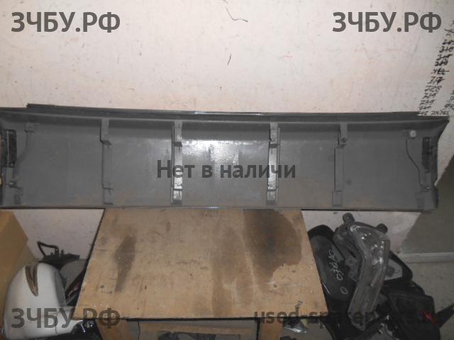 Mitsubishi Outlander 2 XL(CW) Накладка на дверь багажника