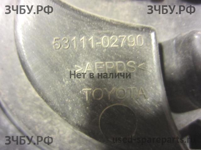 Toyota Corolla (E16 - E17) Решетка радиатора