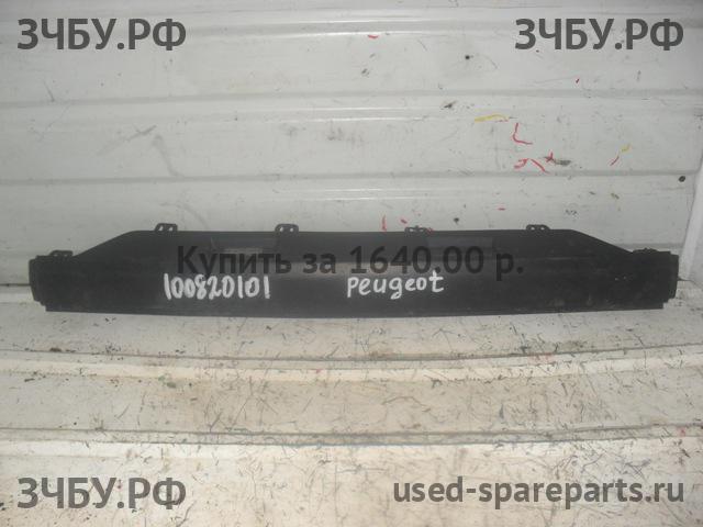 Peugeot 406 Накладка на дверь багажника