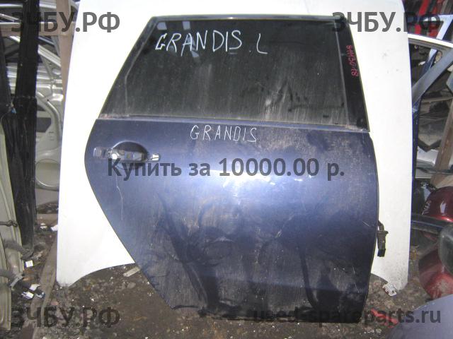 Mitsubishi Grandis (NA4W) Дверь задняя правая