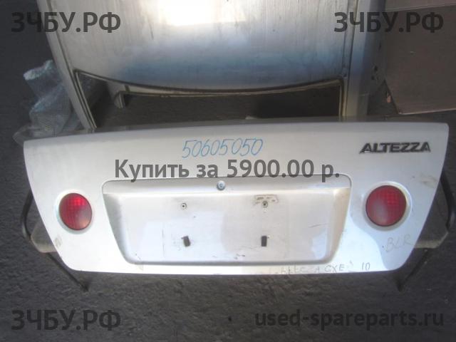 Lexus IS (1) 200/300 Крышка багажника