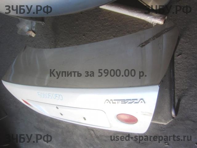 Lexus IS (1) 200/300 Крышка багажника