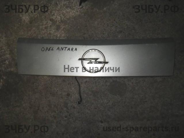 Opel Antara Накладка на крышку багажника