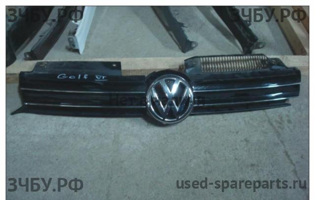 Volkswagen Golf 6 Решетка радиатора