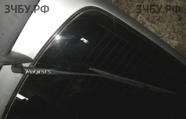Toyota Avensis 1 Поводок стеклоочистителя задний