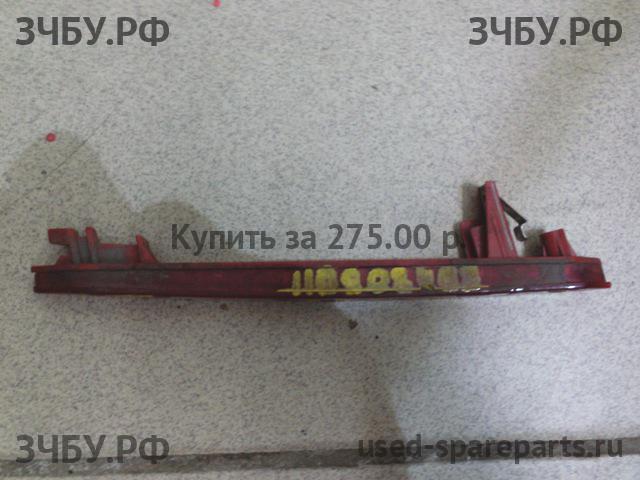 Honda Civic 8 (5D) Отражатель в бампер правый
