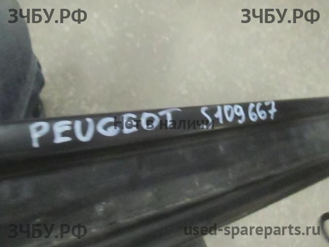 Peugeot 3008 (1) Усилитель бампера передний