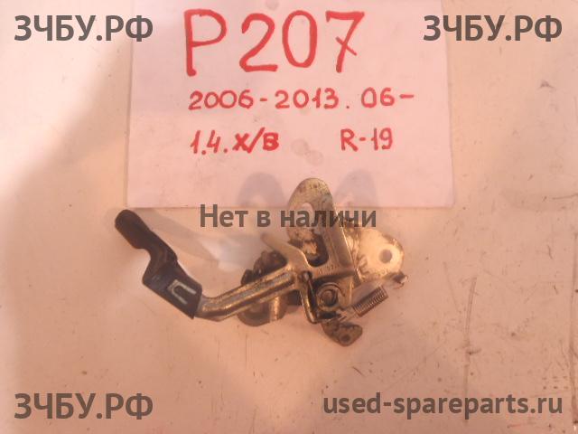 Peugeot 207 Замок капота