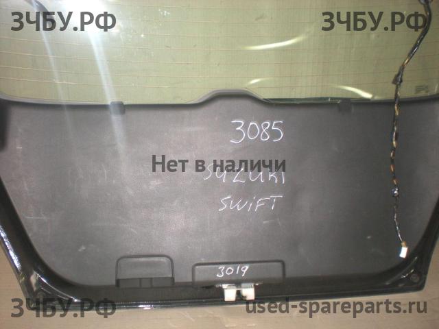Suzuki Swift 2 Обшивка двери багажника