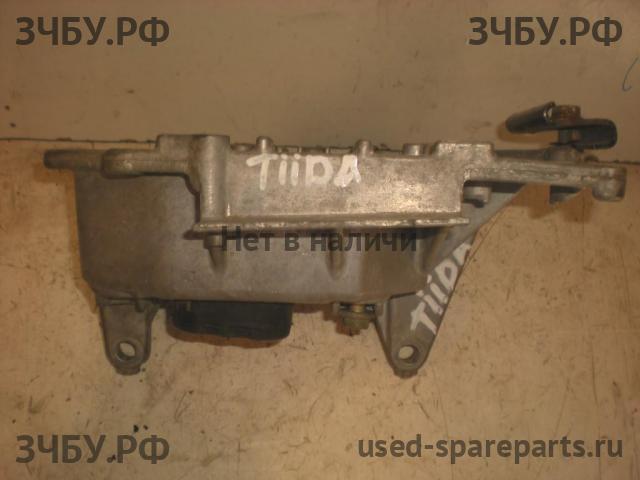 Nissan Tiida 1 Крепление АКБ (подставка/площадка)
