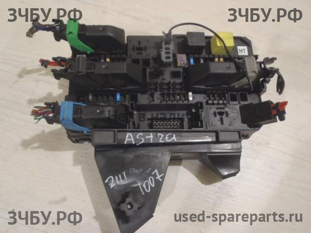 Opel Astra H Блок предохранителей