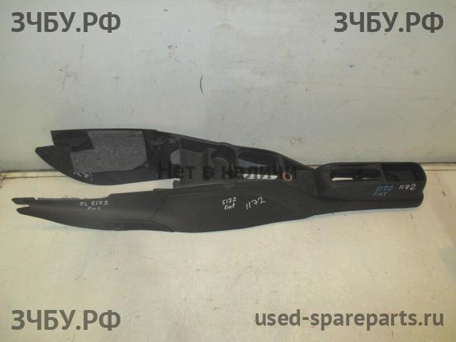 Fiat Grande Punto Консоль между сиденьями (Подлокотник)