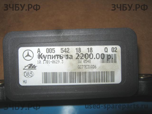 Mercedes W204 C-klasse Датчик ускорения